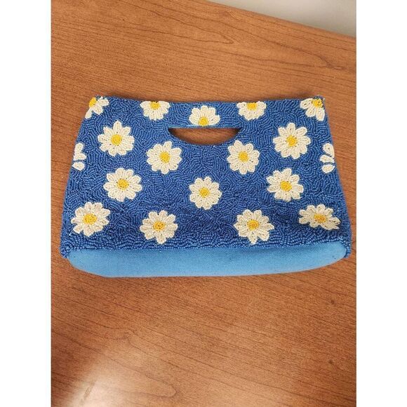 Windsor beaded clutch. Blue with white Daisy flowers - Picture 1 of 6